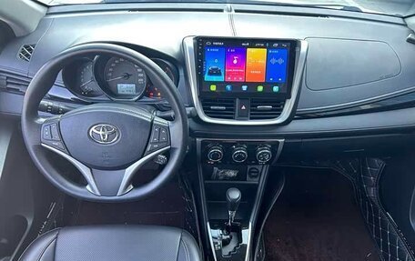 Toyota Yaris XP150 рестайлинг, 2022 год, 1 400 000 рублей, 13 фотография