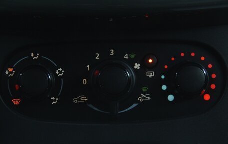 Renault Logan II, 2019 год, 985 000 рублей, 23 фотография