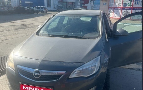 Opel Astra J, 2012 год, 625 000 рублей, 1 фотография