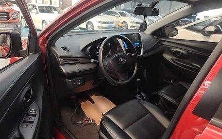 Toyota Yaris XP150 рестайлинг, 2022 год, 1 360 000 рублей, 13 фотография