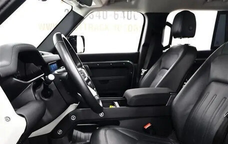 Land Rover Defender II, 2022 год, 7 000 000 рублей, 17 фотография