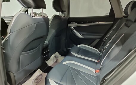 Geely Atlas, 2024 год, 2 700 000 рублей, 18 фотография