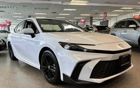 Toyota Camry, 2025 год, 3 600 000 рублей, 2 фотография