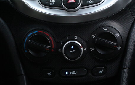 Hyundai Solaris II рестайлинг, 2012 год, 860 000 рублей, 16 фотография