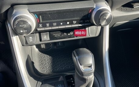 Toyota RAV4, 2022 год, 3 700 000 рублей, 5 фотография