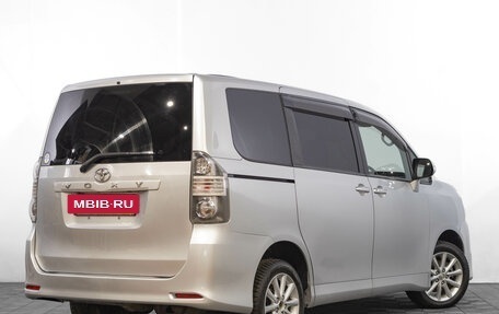 Toyota Voxy II, 2007 год, 1 159 000 рублей, 5 фотография