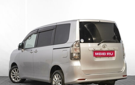 Toyota Voxy II, 2007 год, 1 159 000 рублей, 7 фотография