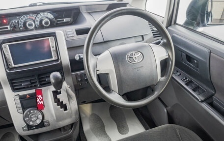 Toyota Voxy II, 2007 год, 1 159 000 рублей, 16 фотография