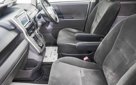 Toyota Voxy II, 2007 год, 1 159 000 рублей, 23 фотография