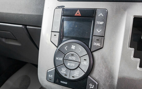 Toyota Voxy II, 2007 год, 1 159 000 рублей, 21 фотография