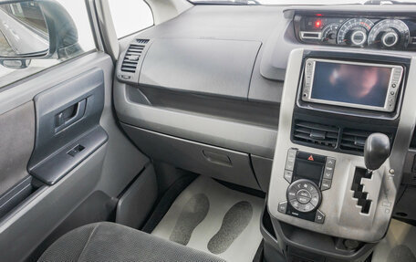 Toyota Voxy II, 2007 год, 1 159 000 рублей, 22 фотография