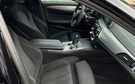 BMW 5 серия, 2018 год, 2 400 000 рублей, 13 фотография