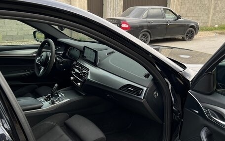 BMW 5 серия, 2018 год, 2 400 000 рублей, 11 фотография