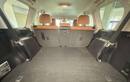 Toyota Land Cruiser Prado 150 рестайлинг 2, 2022 год, 5 600 000 рублей, 7 фотография