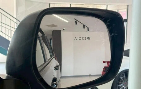 Toyota Land Cruiser Prado 150 рестайлинг 2, 2022 год, 5 600 000 рублей, 6 фотография