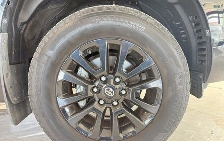 Toyota Land Cruiser Prado 150 рестайлинг 2, 2022 год, 5 600 000 рублей, 14 фотография