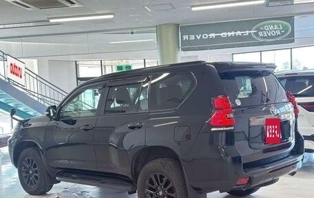 Toyota Land Cruiser Prado 150 рестайлинг 2, 2022 год, 5 600 000 рублей, 2 фотография