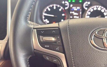 Toyota Land Cruiser Prado 150 рестайлинг 2, 2022 год, 5 600 000 рублей, 17 фотография