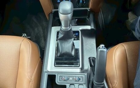 Toyota Land Cruiser Prado 150 рестайлинг 2, 2022 год, 5 600 000 рублей, 22 фотография