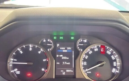 Toyota Land Cruiser Prado 150 рестайлинг 2, 2022 год, 5 600 000 рублей, 19 фотография