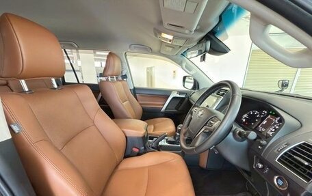 Toyota Land Cruiser Prado 150 рестайлинг 2, 2022 год, 5 600 000 рублей, 29 фотография