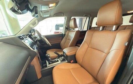 Toyota Land Cruiser Prado 150 рестайлинг 2, 2022 год, 5 600 000 рублей, 33 фотография
