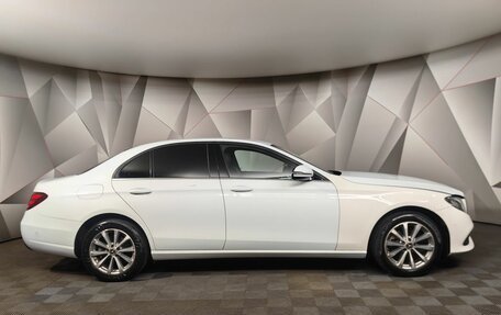 Mercedes-Benz E-Класс, 2019 год, 1 400 000 рублей, 6 фотография