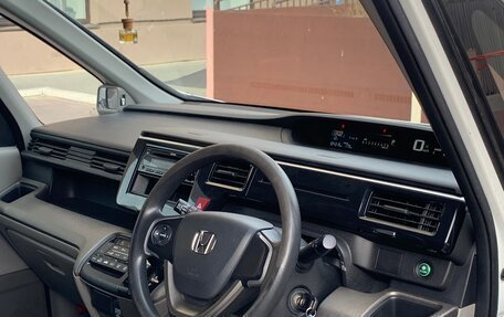 Honda Stepwgn IV, 2017 год, 1 700 000 рублей, 15 фотография