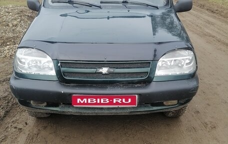 Chevrolet Niva I рестайлинг, 2005 год, 240 000 рублей, 1 фотография