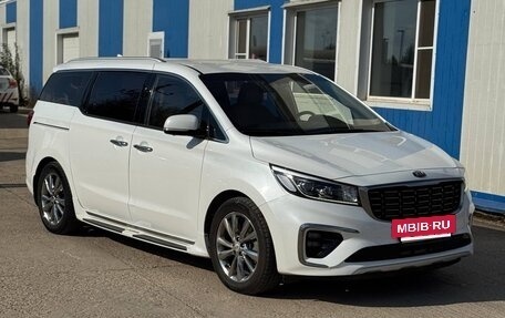 KIA Carnival III, 2018 год, 2 900 000 рублей, 2 фотография