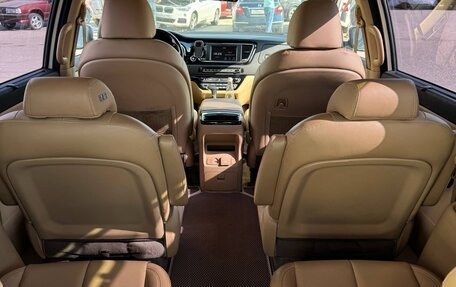 KIA Carnival III, 2018 год, 2 900 000 рублей, 17 фотография