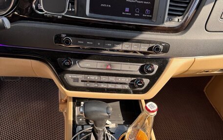 KIA Carnival III, 2018 год, 2 900 000 рублей, 18 фотография