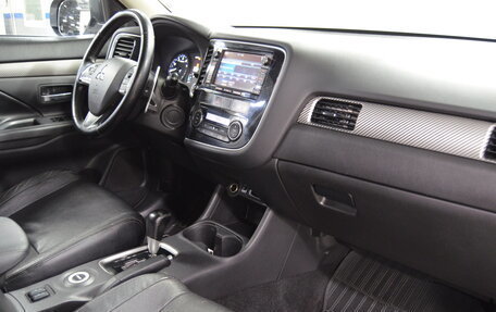 Mitsubishi Outlander III рестайлинг 3, 2014 год, 1 150 000 рублей, 12 фотография