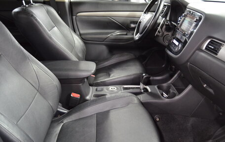 Mitsubishi Outlander III рестайлинг 3, 2014 год, 1 150 000 рублей, 13 фотография