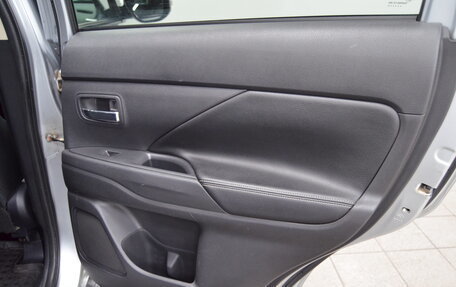 Mitsubishi Outlander III рестайлинг 3, 2014 год, 1 150 000 рублей, 10 фотография