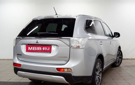 Mitsubishi Outlander III рестайлинг 3, 2014 год, 1 150 000 рублей, 3 фотография