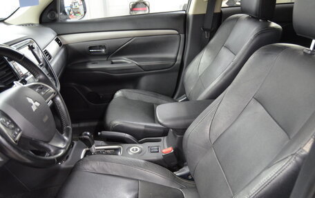 Mitsubishi Outlander III рестайлинг 3, 2014 год, 1 150 000 рублей, 16 фотография