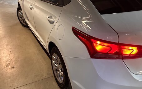 Hyundai Solaris II рестайлинг, 2018 год, 999 000 рублей, 4 фотография