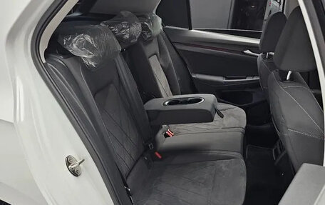 Volkswagen Golf VIII, 2022 год, 2 490 000 рублей, 12 фотография