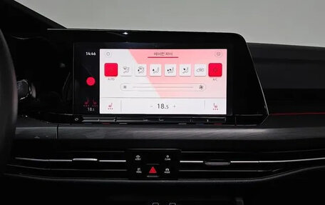 Volkswagen Golf VIII, 2022 год, 2 490 000 рублей, 14 фотография