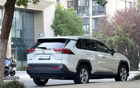 Toyota RAV4, 2022 год, 2 230 000 рублей, 5 фотография