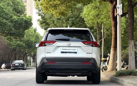 Toyota RAV4, 2022 год, 2 230 000 рублей, 4 фотография