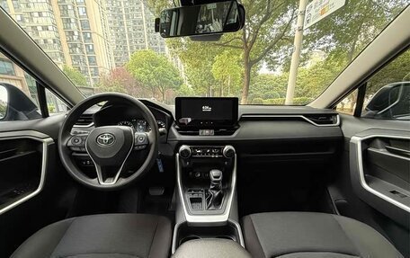 Toyota RAV4, 2022 год, 2 230 000 рублей, 7 фотография