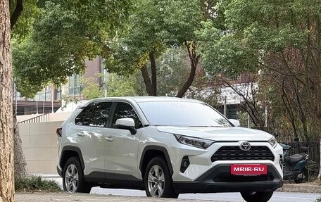 Toyota RAV4, 2022 год, 2 230 000 рублей, 3 фотография