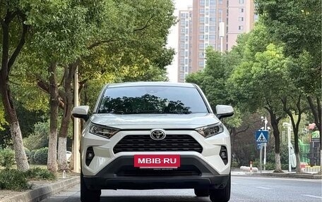 Toyota RAV4, 2022 год, 2 230 000 рублей, 2 фотография