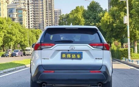 Toyota RAV4, 2022 год, 2 340 000 рублей, 4 фотография