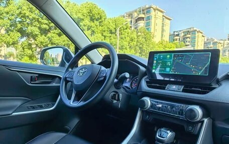 Toyota RAV4, 2022 год, 2 340 000 рублей, 7 фотография