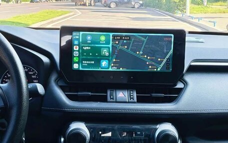 Toyota RAV4, 2022 год, 2 340 000 рублей, 6 фотография