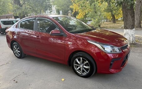 KIA Rio IV, 2018 год, 1 100 000 рублей, 2 фотография