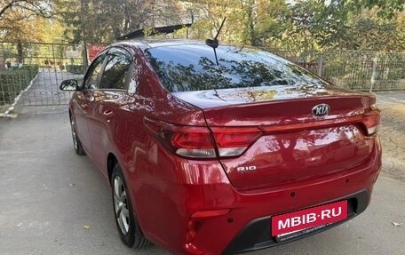 KIA Rio IV, 2018 год, 1 100 000 рублей, 3 фотография